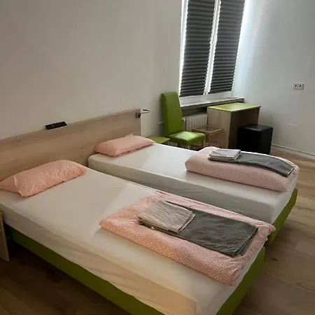 Waffel Cafe Monteurwohnung Δωμάτια σε οικογενειακή κατοικία Κάσελ